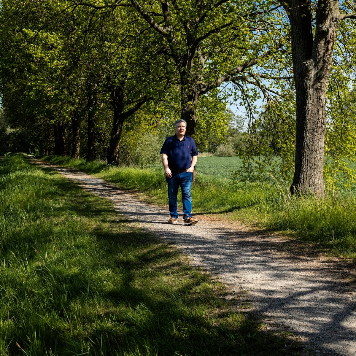 Stefan Quisdorf auf einem Weg in der Altmark